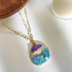 Gold and Multicolor Pendant Necklace Q764